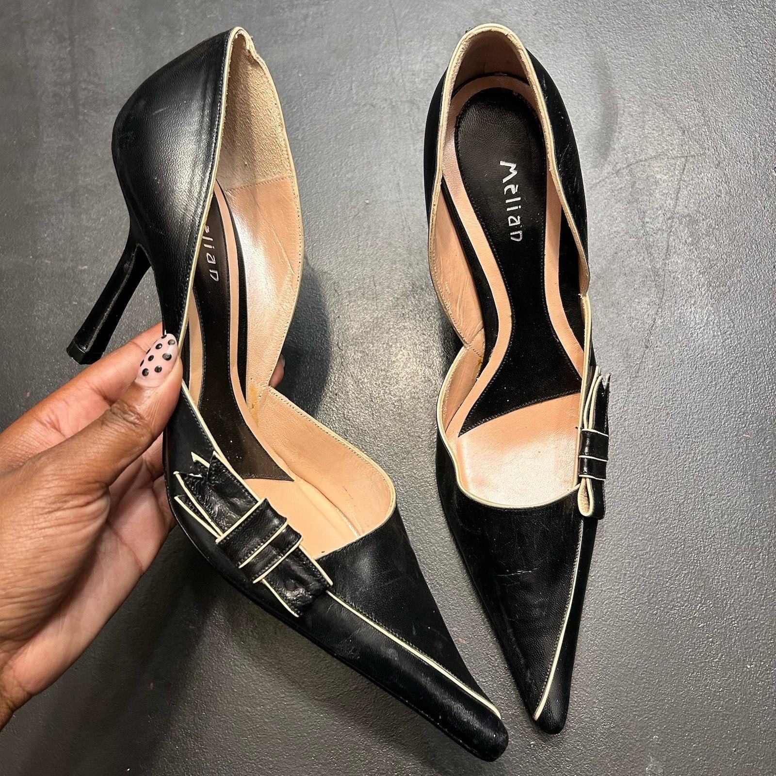 Vtg Melian Leather Pointed Toe Heels With A Side Bow Detail! Gorgeous! Size 8.5